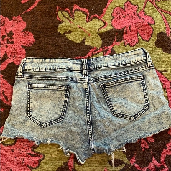 Acid wash shorts - Picture 2 of 3